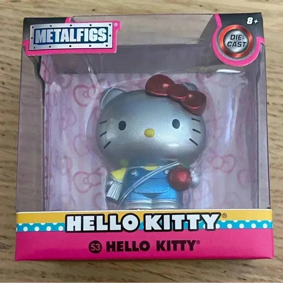 🆕 Hello Kitty® Metalfigs Collection Figure 2.5in 3 PC Set🆕 - Picture 4 of 5